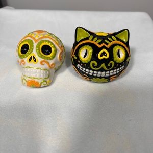 Skull and bone cat salt and pepper shaker[Hallmark-Halloween Series]